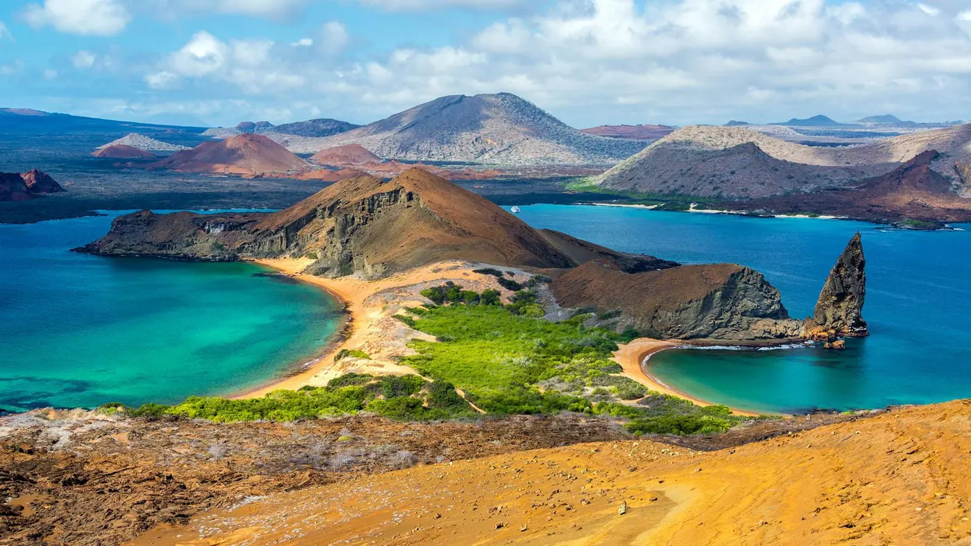 Bartolomé Island — the Instagram expectation