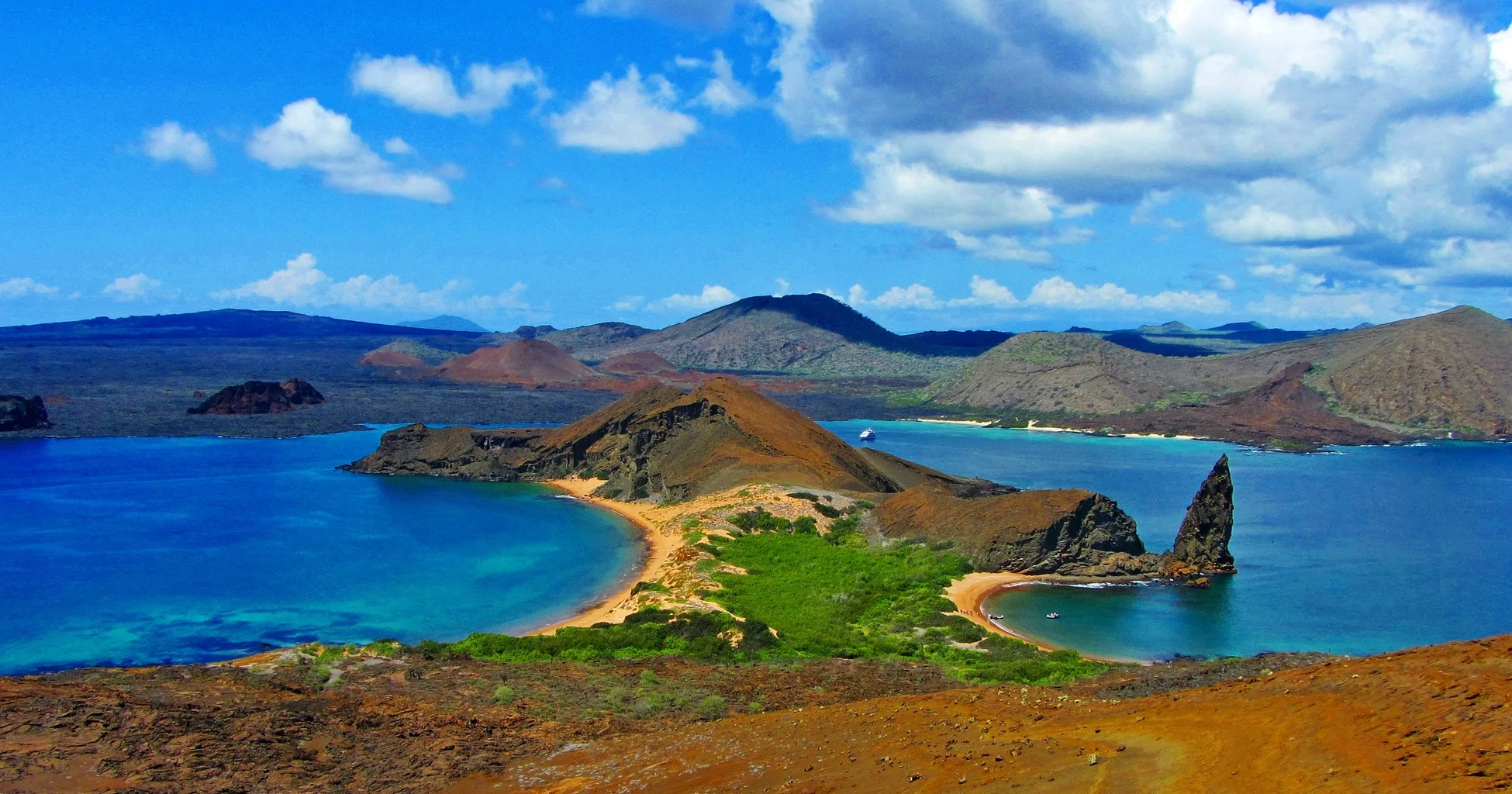 Bartholomew Island – Premium Yacht Excursion
