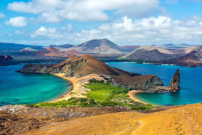 Pinnacle Rock and turquoise water at Bartolomé Island