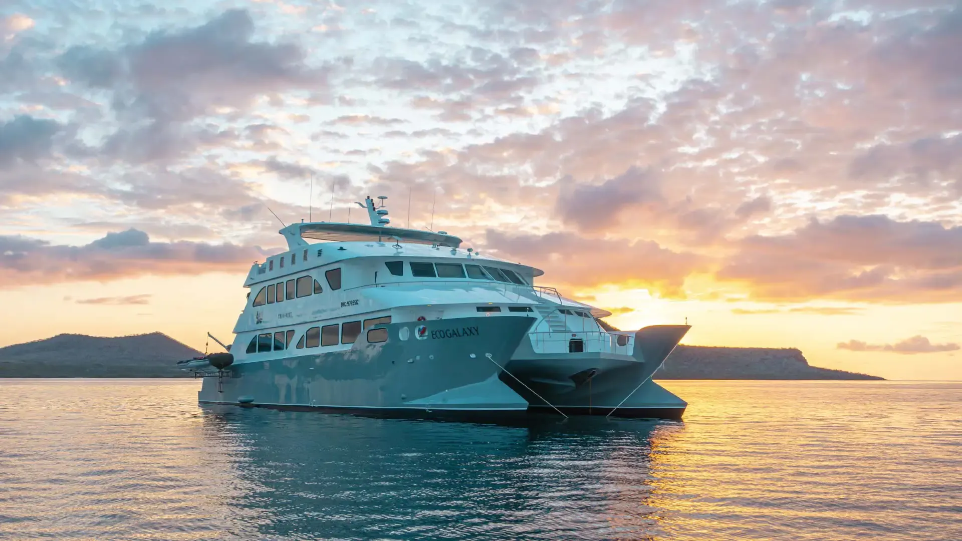 Expedition Yacht