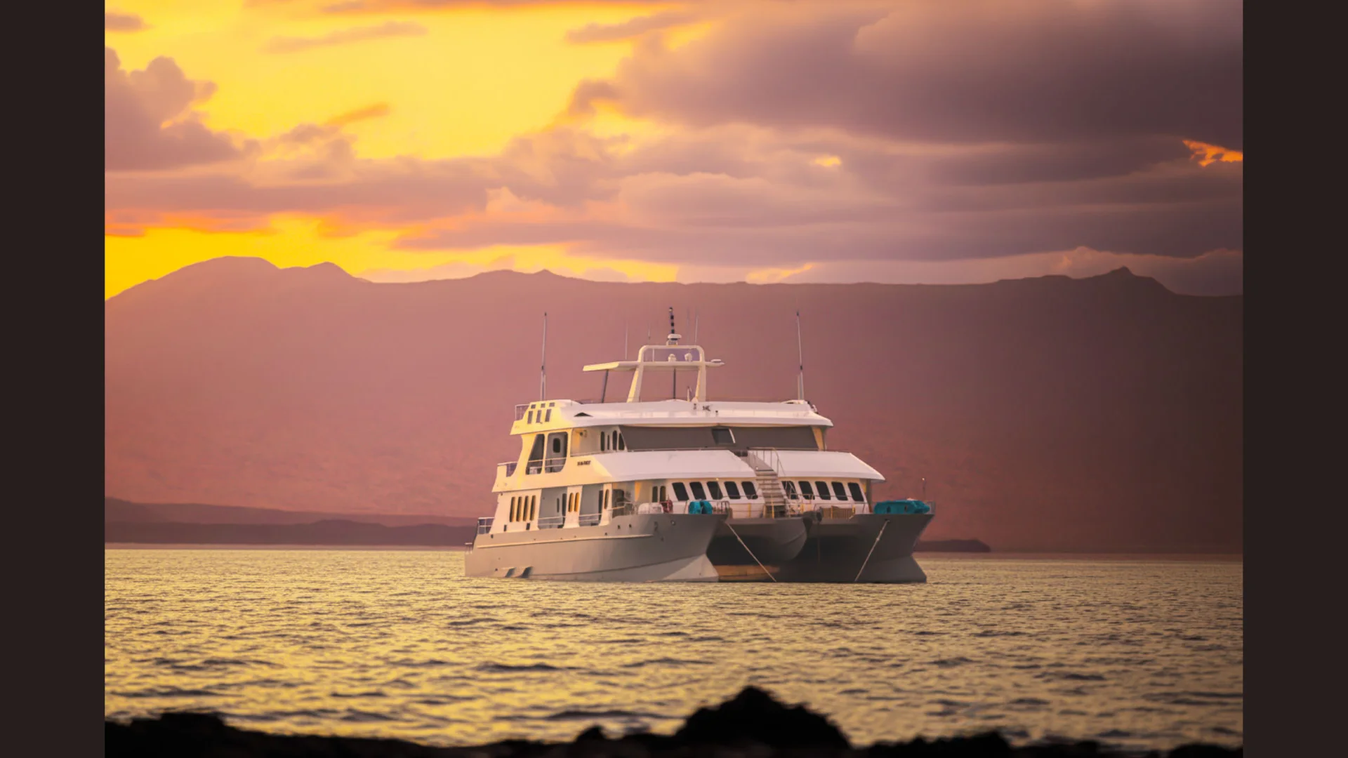 Galaxy Alya catamaran in the Galapagos
